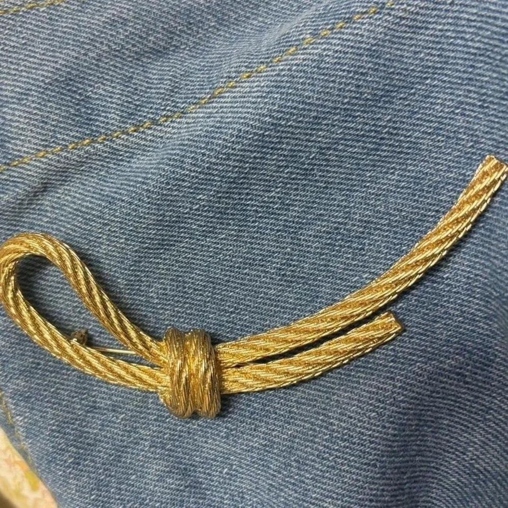 Vintage Christian Dior knotted rope gold tone brooch - Picture 2 of 5